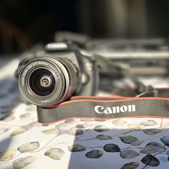 Canon Rebel T5 - Picture 2 of 2